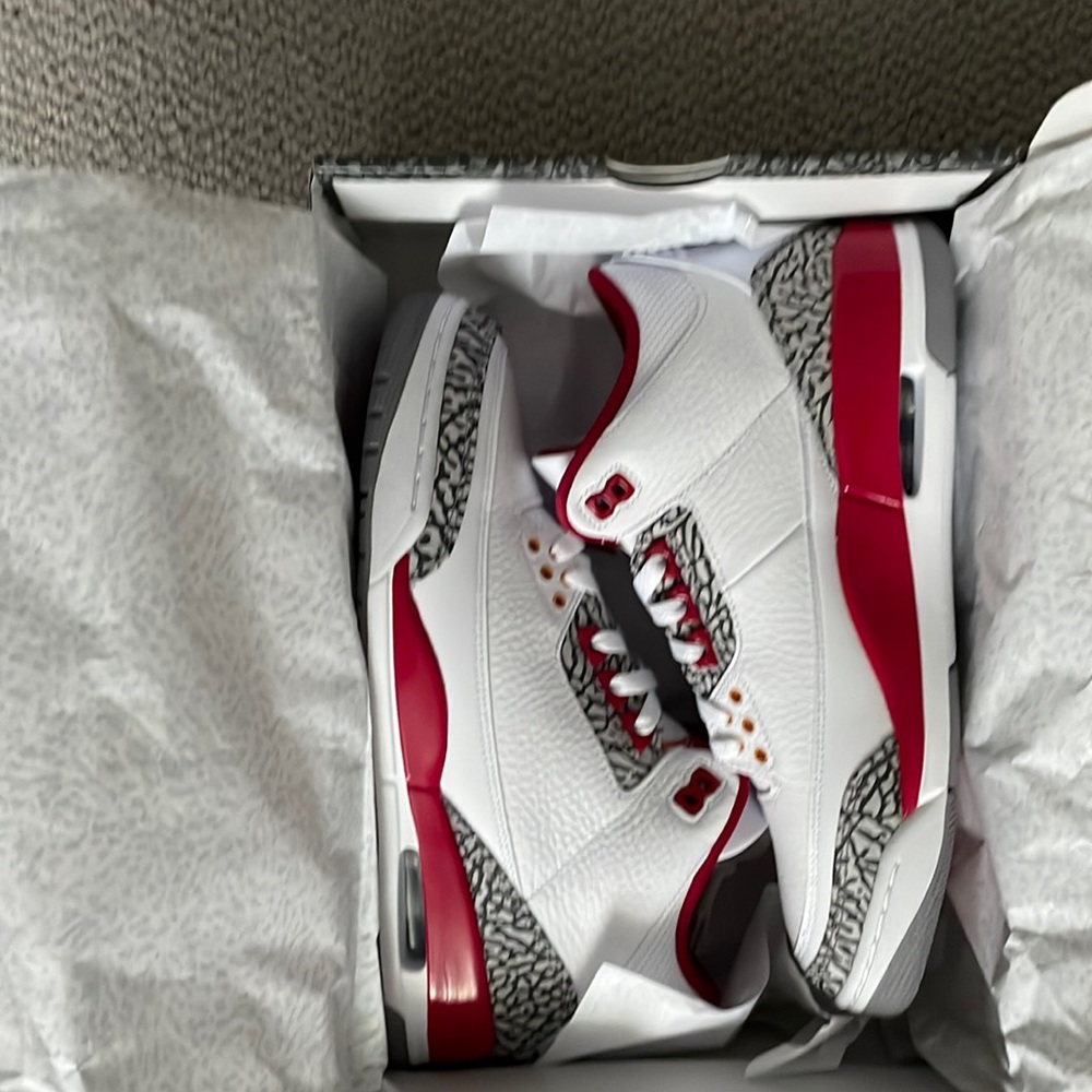 Air Jordan 3 Retro, Cardinal Red Size 10 Deadstock